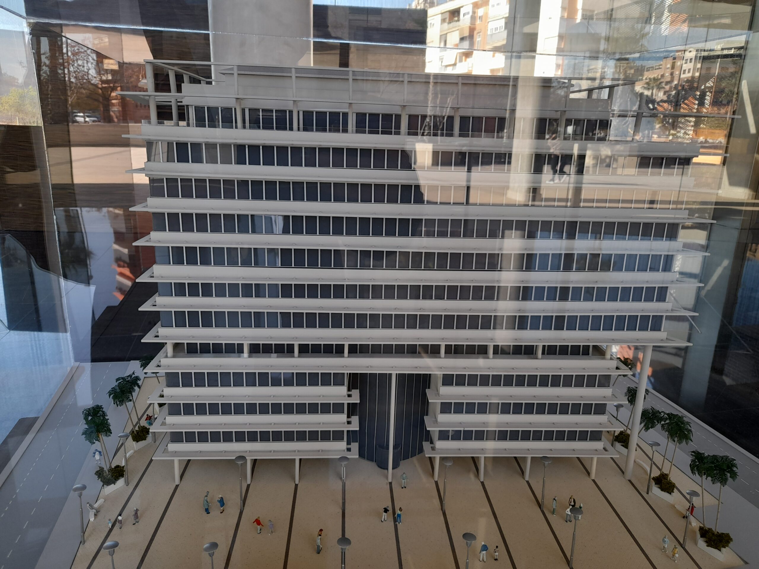 Fachada con vidrio de seguridad