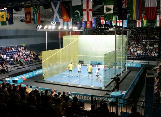 Pista de squash con paneles de vidrio de seguridad