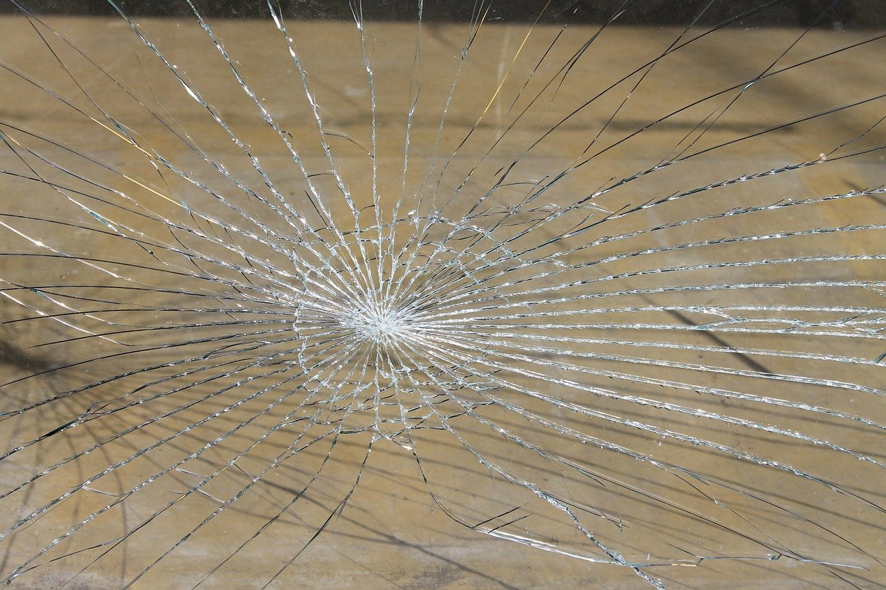 Vidrio antiexplosión resistencia a onda expansiva
